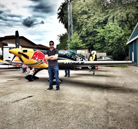 Pilot to be and Wingly passenger Chris in front of a plane