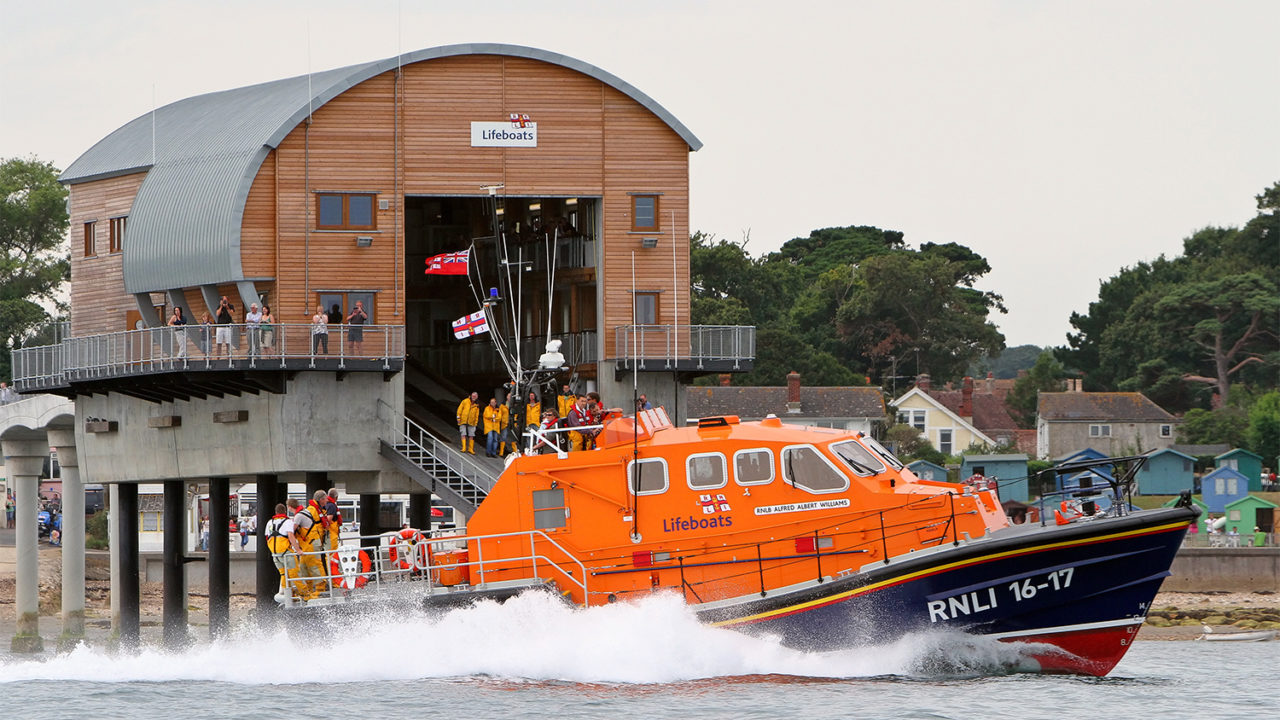 Discover the lifeboat during your flying experience to Bembridge