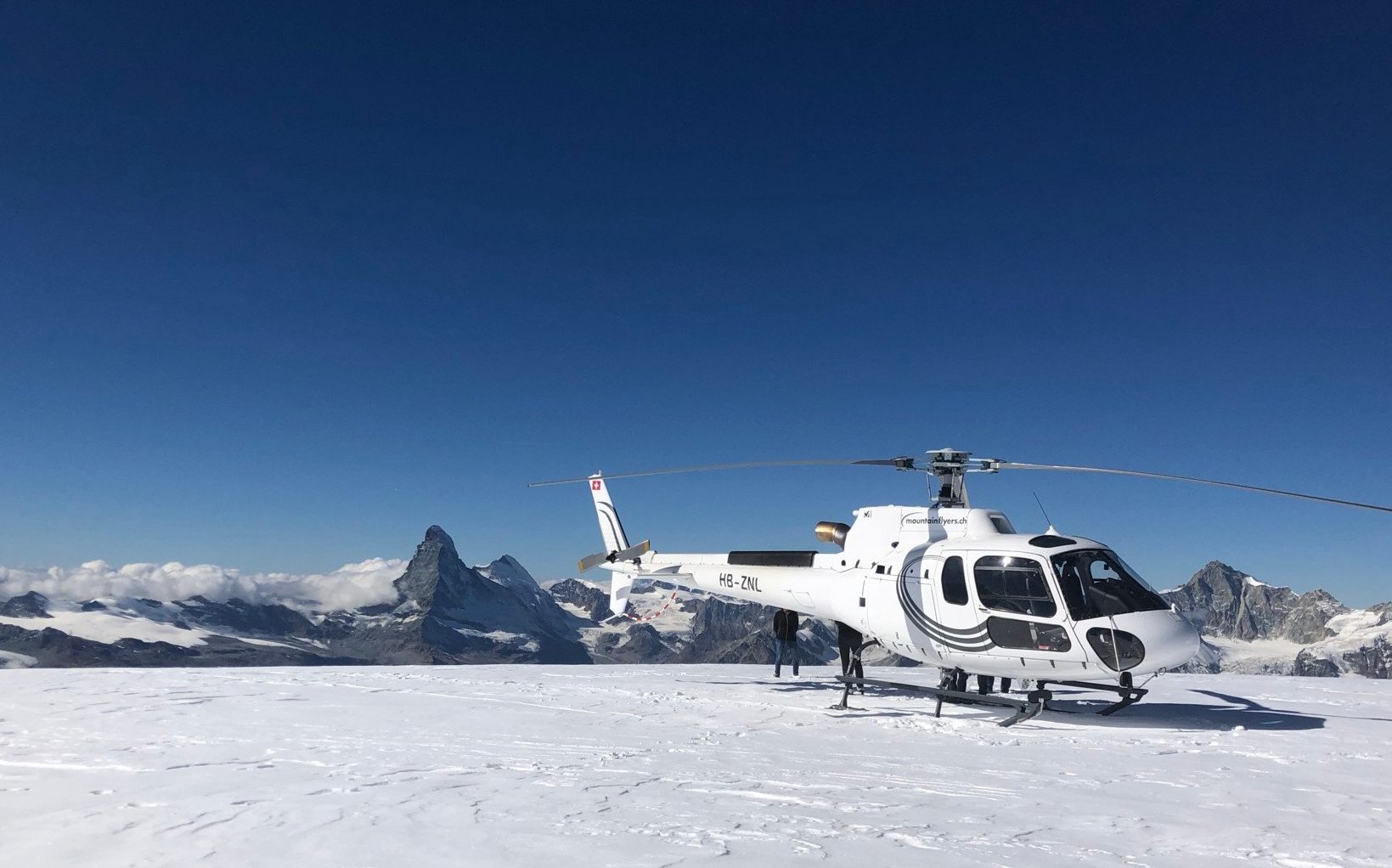 Helikopter auf Berggifel gelandet